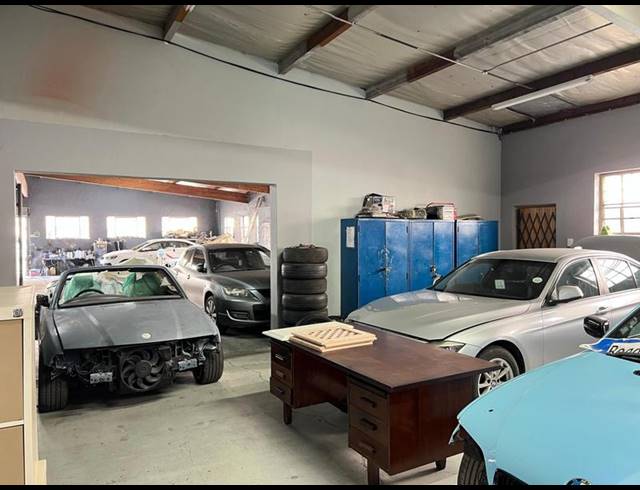 INDUSTRIAL PROPERTY TO RENT IN SIDWELL